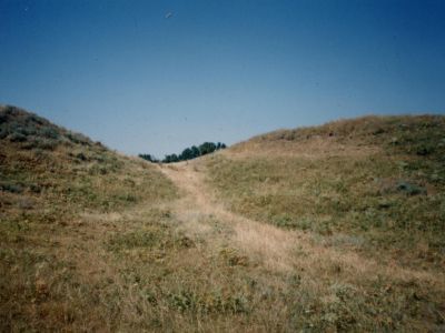 Остатки укреплений земляной крепости «Прочный окоп», связанных со службой на Кавказе Суворова Александра Васильевича, Ермолова Алексея Петровича, Пирогова Николая Ивановича и пребыванием в ссылке многих декабристов и солдат-участников восстания 1825 г.