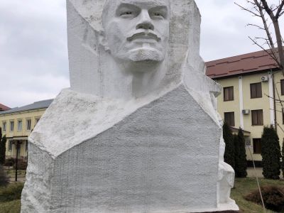 Памятник В.И.Ленину