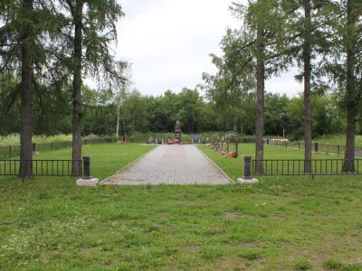 Братское захоронение советских воинов, погибших в 1941-44 гг.