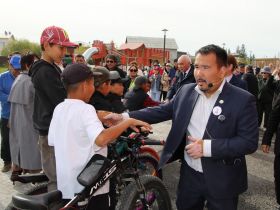 Вилюйск преображается: в День города на набережной «Поющие пески» зазвучала новая музыка