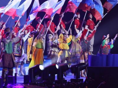 Глава Якутии отметил патриотическую направленность молодежного фестиваля «Муус Устар»