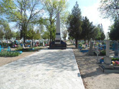 Братская могила советских воинов, погибших в боях с фашистскими захватчиками