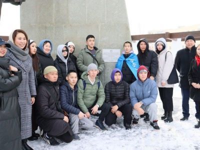 Информационная надпись появилась на памятнике Исидору Барахову в Якутске