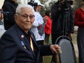 В Якутске поздравили ветеранов с 80-летием окончания Второй мировой войны