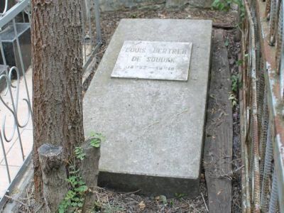 Могила писателя Луи Бертрена