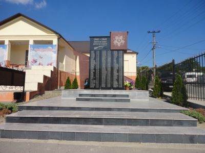 Обелиск землякам и советским воинам, погибшим в годы Великой Отечественной войны