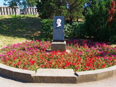 Стела в память о пребывании на 4-й батареи Л.Н.Толстого в 1855 году