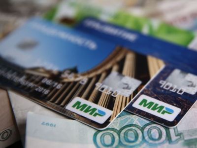 Правительство расширило список выплат, перечисляемых на карту "Мир"
