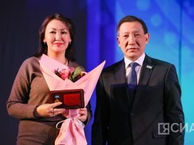 Государственные награды вручили работникам культуры Якутии