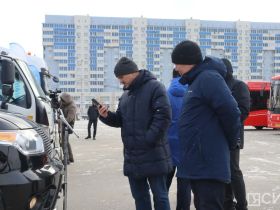 В Якутске на Комсомольской площади представили технику на газомоторном топливе