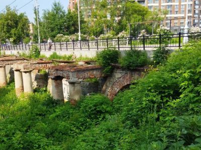 Плотина на реке Ольховке