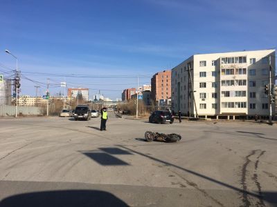 В Якутске машина сбила мотоциклиста