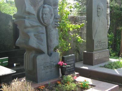 Могила - Тюленев Иван Владимирович (1892-1978), Герой Советского Союза