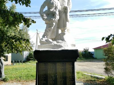 Братская могила советских воинов