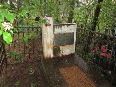 Могила председателя ревкома, чекиста Павлова Дмитрия Анатольевича (1884-1919), убитого контрреволюционными мятежниками