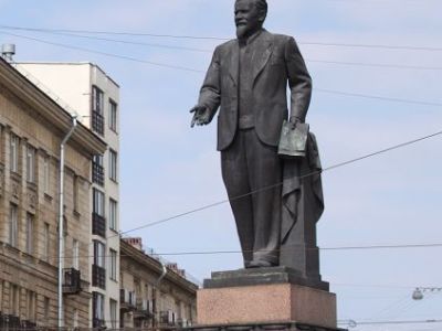 Памятник государственному деятелю Калинину М.И.