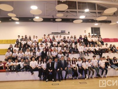 Анатолий Семенов встретился со школьниками в Малой академии наук