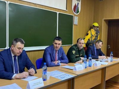 Иван Советников встретился с руководством «Авиалесоохрана» и «Якутлесресурс»