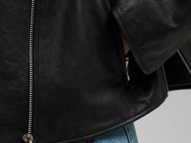 Утепленная кожаная куртка-косуха свободного кроя