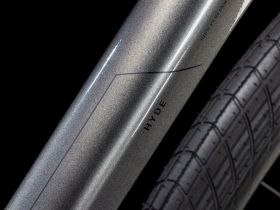 Дорожный велосипед Cube Hyde One, год 2025, цвет Серый-Черный, ростовка 20.5