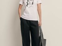 Футболка приталенного силуэта с принтом