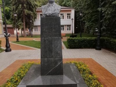 Памятник Д.И. Тюленеву, первому председателю Кисловодского Совдепа