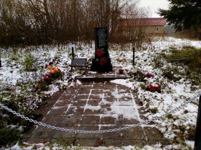 Братская могила воинов Советской Армии, погибших в 1944 г.