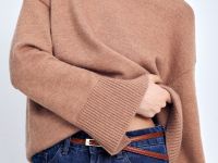 Джемпер с v-образной горловиной и широкими рукавам