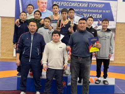 Юные якутские борцы стали победителями всероссийского турнира в Красноярске