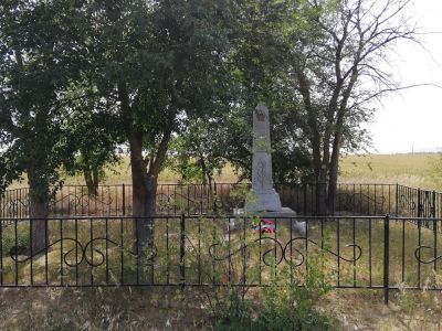 Братская могила советских воинов, погибших в период Сталинградской битвы