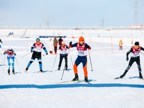 Звезды Олимпийских игр пробежали лыжный марафон с якутянами