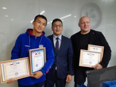 Чемпиону Европы по боевому самбо из Якутии вручили 300 тысяч рублей