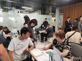 700 вакансий представили на ярмарке трудоустройства в Якутске