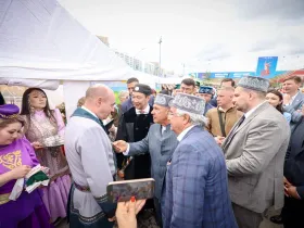 Глава Якутии и Раис Татарстана посетили выставку муниципалитетов в Якутске