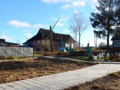 Братская могила воинов Советской Армии, погибших в 1941-1943 гг. в боях с немецко-фашистскими захватчиками