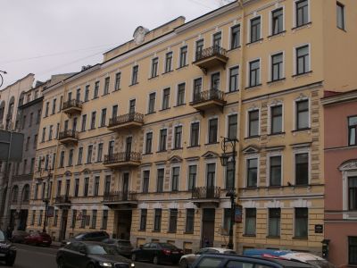 Дом, где жили поэты: в 1831-1833 гг. - Гнедич Н.И., в 1833-1834 гг. - Пушкин А.С.