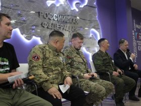 Ветеранам СВО вручили якутские ножи от имени главы республики