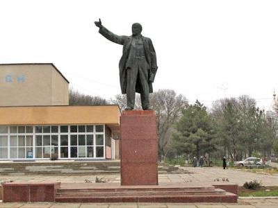 Памятник В.И.Ленину (скульптор А.И.Страхов)