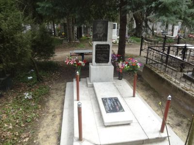 Могила М.С.Пономаренко, кавалера 3-х орденов Славы (1923-1986)