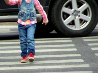 В Якутске ребенок попал под машину во дворе дома