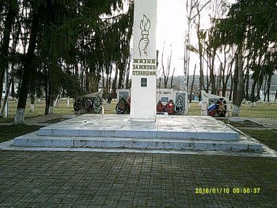 Братская могила воинов, погибших в годы гражданской и Великой Отечественной войн