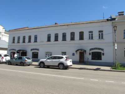 Здание 19 века, построено по регулярному плану застройки города конца 18 века