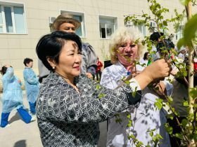 Сэргэ установили на территории глазной больницы Якутии