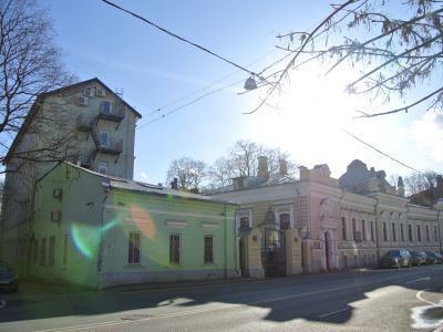 Городская усадьба К.В. Капцовой, 1-я треть XIX в. (?) - нач. XX в., архитектор Д.Н. Чичагов. С 1944г. Научно-исследовательский институт гигиены труда и профессиональных заболеваний