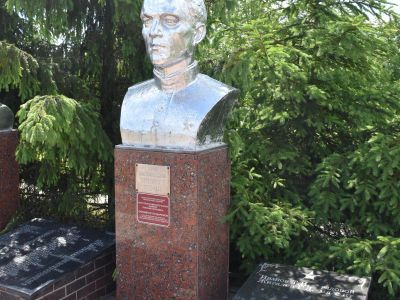 Бюст Героя Советского Союза Г.Т. Ткаченко