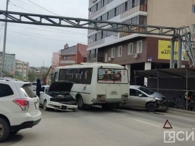 ДТП с участием автобуса и нескольких машин произошло в Якутске
