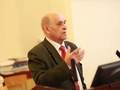 Ушел из жизни основатель кафедры журналистики в Якутии Олег Якимов