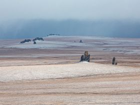 Арктическая снегоходная экспедиция «К Каменным Людям Сундуруна через кряж Суор Уйата». Сопутствующая рыбалка на трофейного арктического гольца