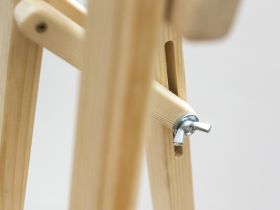 Мольберт Лира Малевичъ Комфорт (с дополнительной полкой и двумя стаканами)