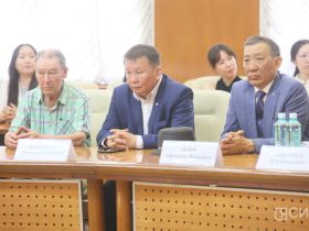 Госнаграды вручили журналистам в День национальной печати